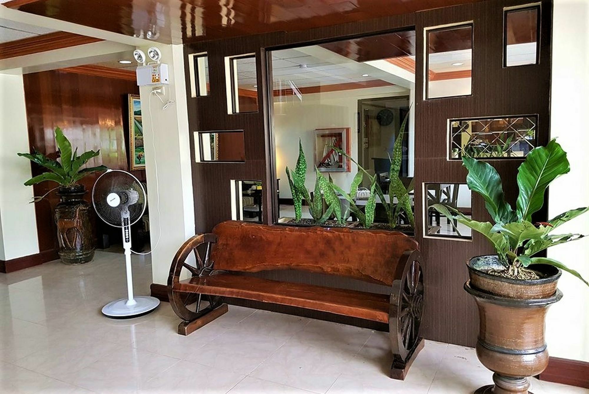 Zen Rooms Vest Grand Suites Bohol Тагбиларан Сити Екстериор снимка